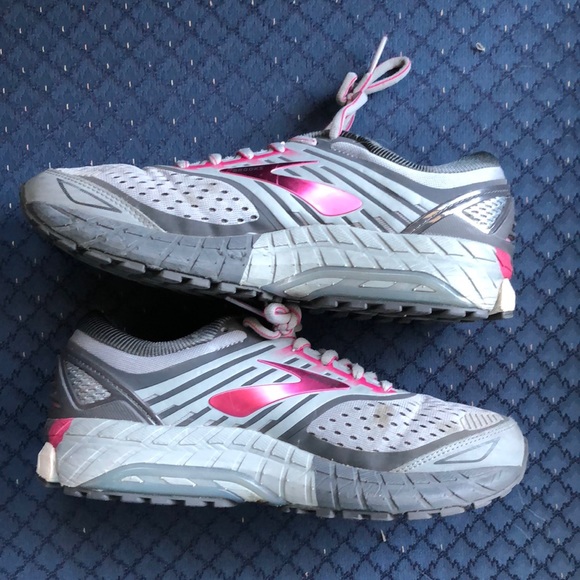 Brooks “Ariel 18” Shoe, Size 7.5 - Picture 4 of 12